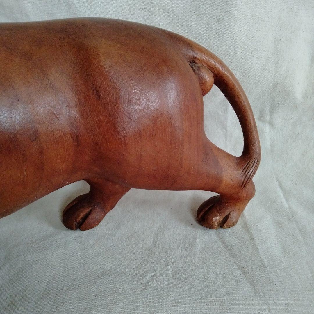 木彫ライオン　タイ　民族工芸　伝統工芸　丸太彫刻　王者　迫力　木彫り　ライオン