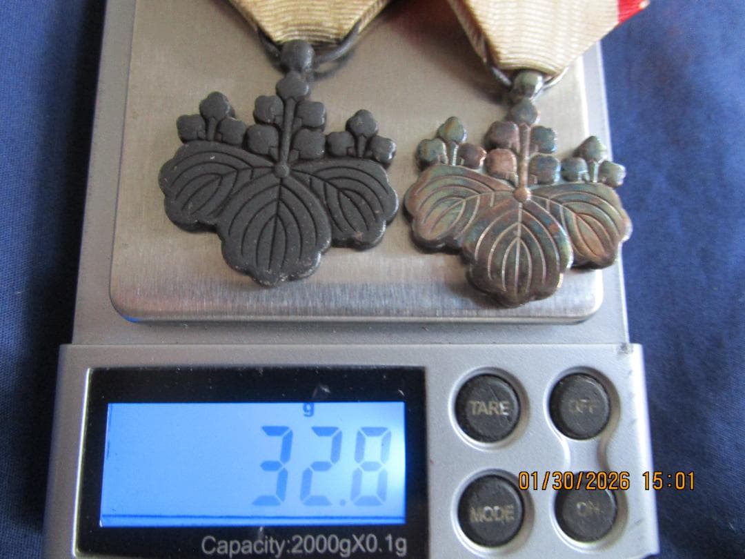 勲章　勲八白色桐葉章　2個　記章なし　1個箱あり　2個セット