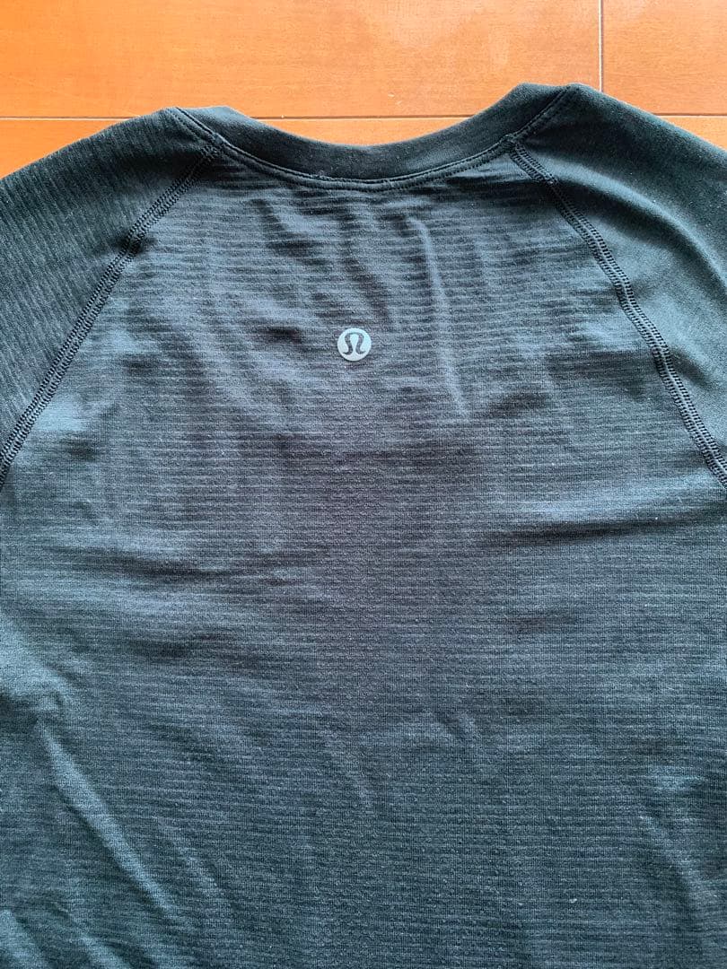 ルルレモン　Swiftly Tech 4 長袖　ブラック