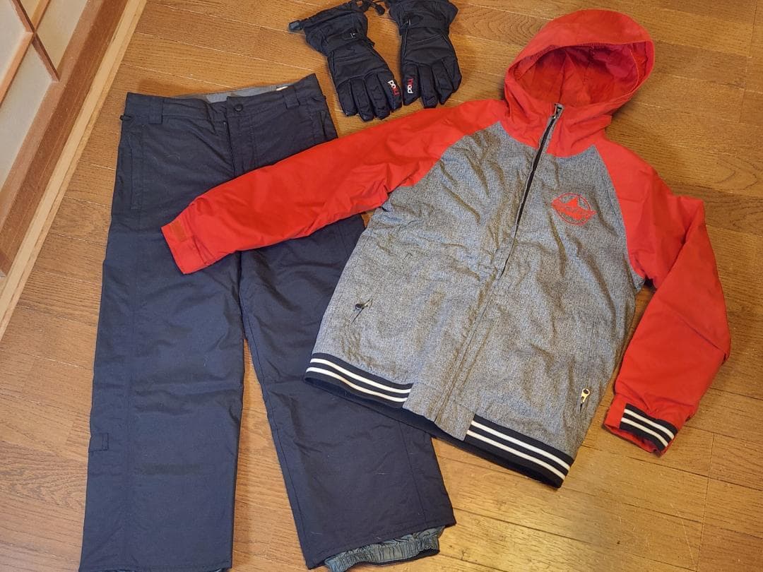 Burton 子ども用スノーボードウェア上下セット 140 ジャケットとパンツ
