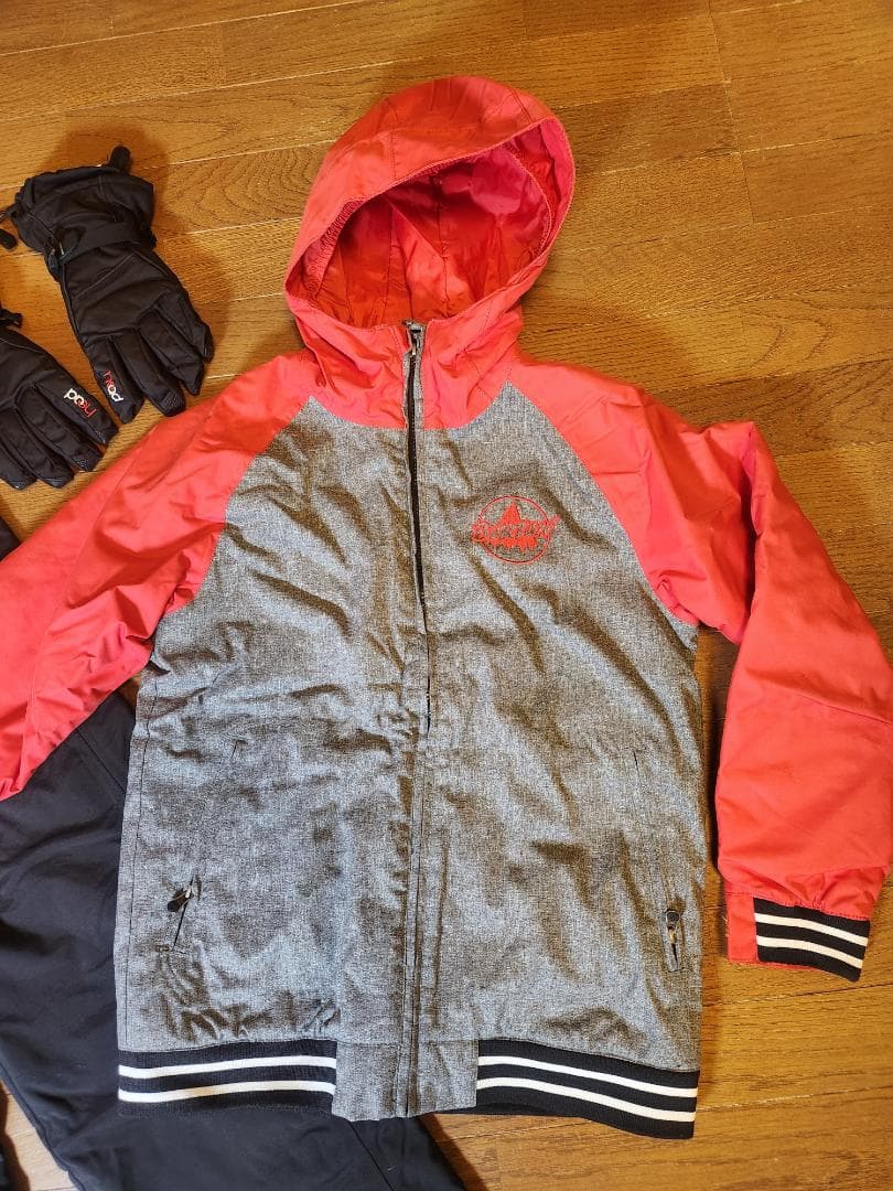 Burton 子ども用スノーボードウェア上下セット 140 ジャケットとパンツ