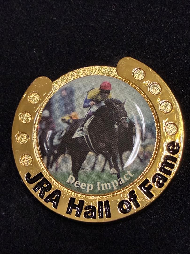 ディープインパクトの名誉記念バッジです。 JRA制品【非売品】