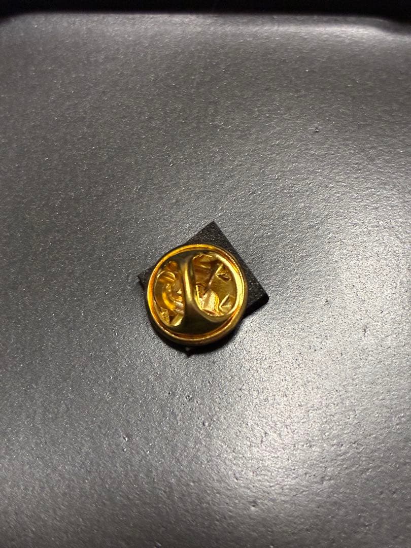 ディープインパクトの名誉記念バッジです。 JRA制品【非売品】