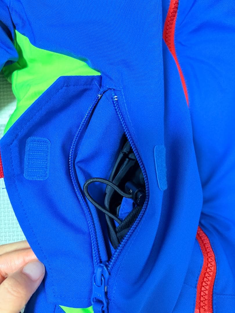 年末値引！美品　子ども用スキーウェアとスキーグロ－ブセット