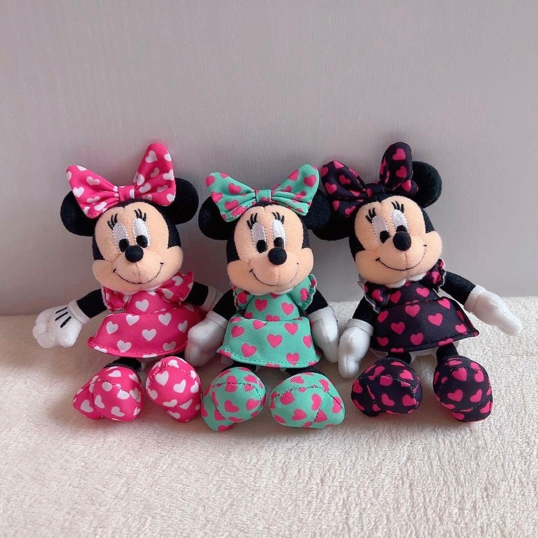 ディズニー　ミニー　ハート　ピンク　ブラック　スクバ　ぬいぐるみバッジ　♡