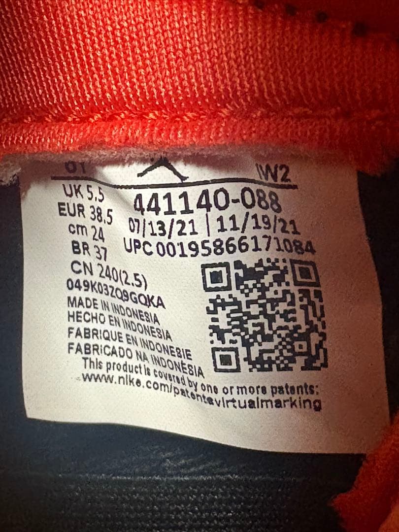 【新品】Jordan エアシューズ ブラック/オレンジ