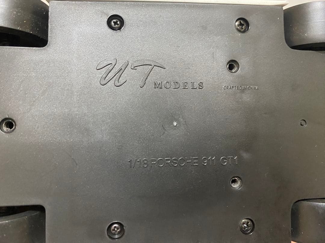 ミニカー UT PORSCHE 911 GT1