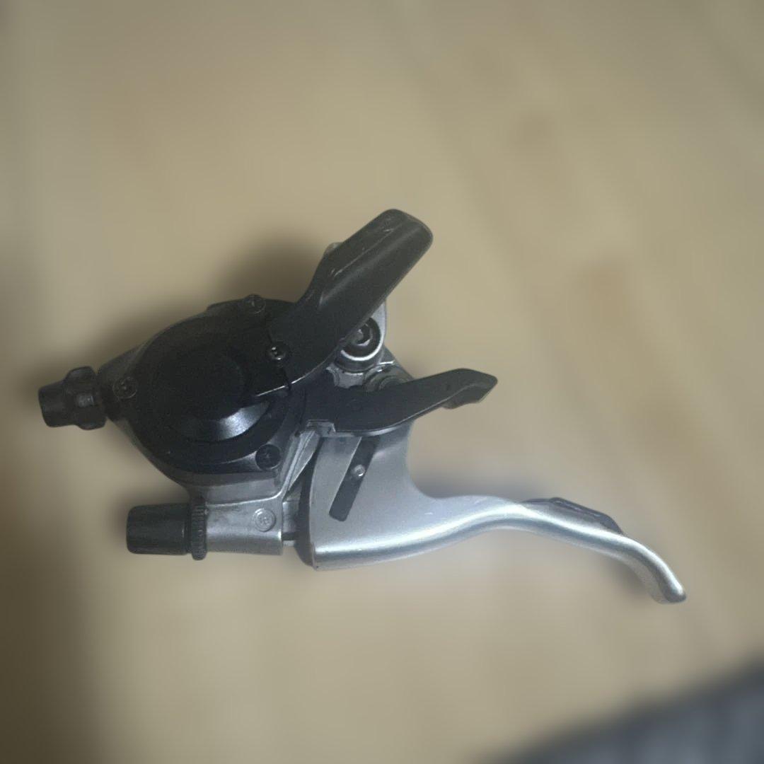 ST-M570 SHIMANO　デオーレLX ブレーキレバー シフトレバー 兼用