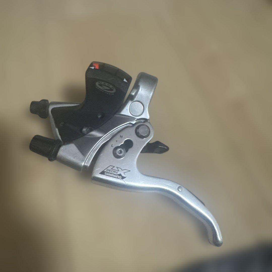 ST-M570 SHIMANO　デオーレLX ブレーキレバー シフトレバー 兼用