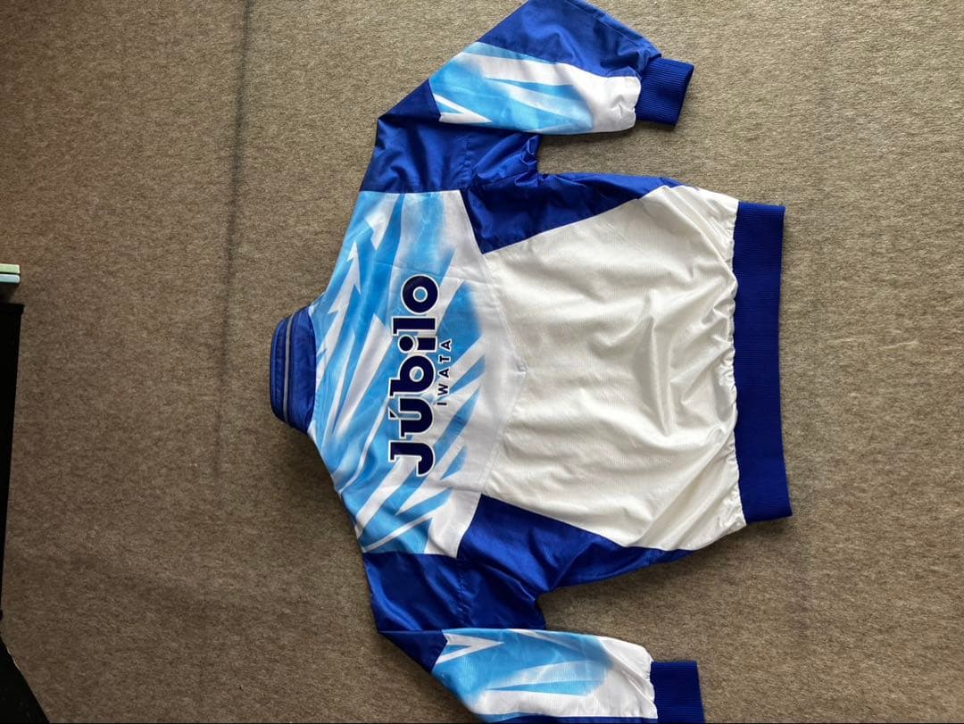 ロイ　ジュビロ磐田　ウィンドブレーカー