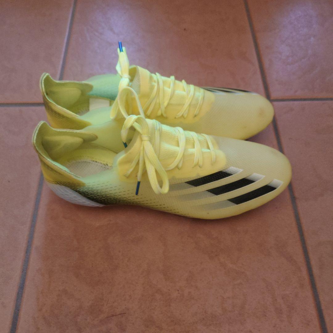 イエロー スパイク サッカーシューズ