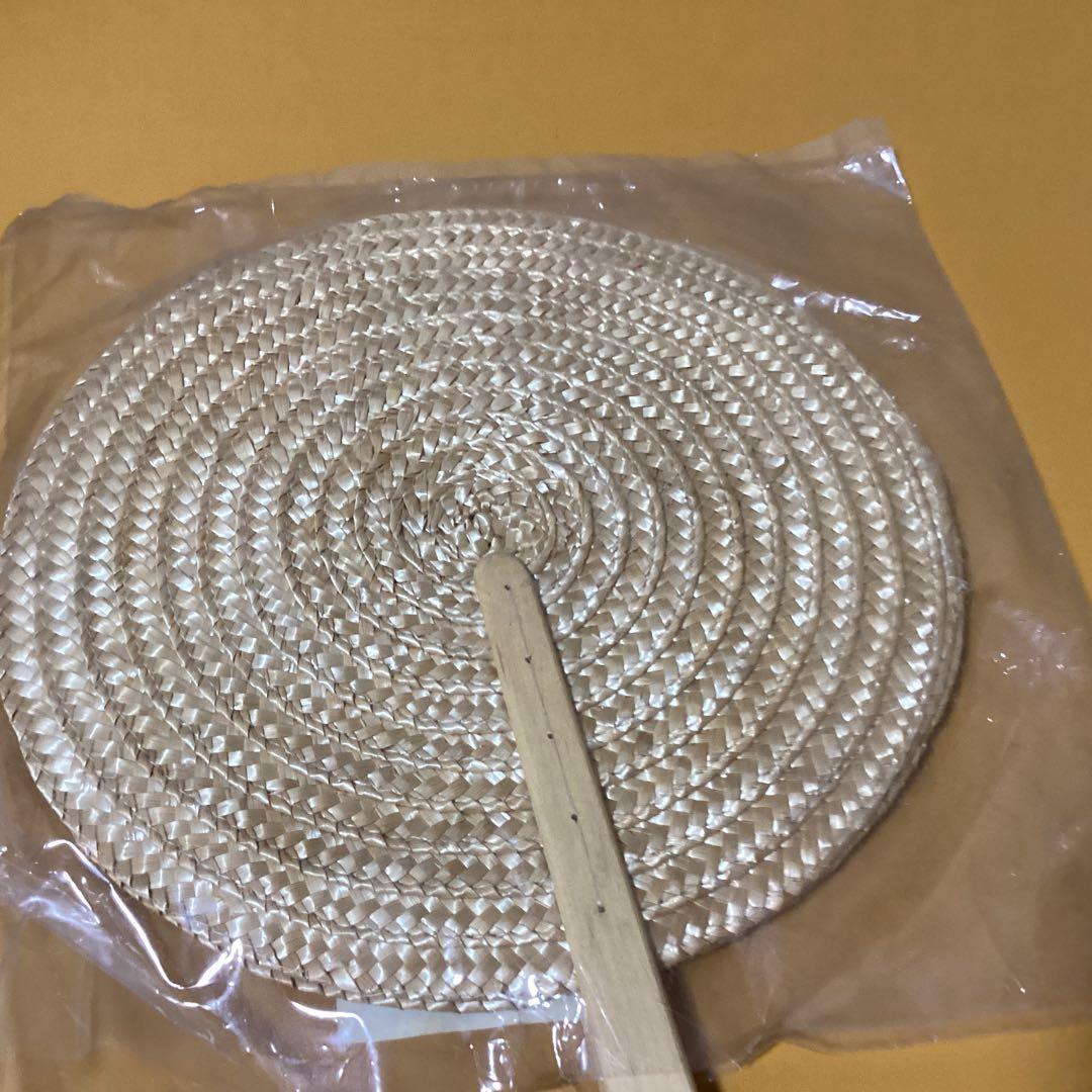 3068ハローキティイグサうちわちょうちょ