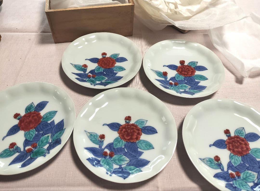 十三代今泉今右衛門　13代人間国宝の錦雪椿絵　銘々皿 5枚 木箱入り