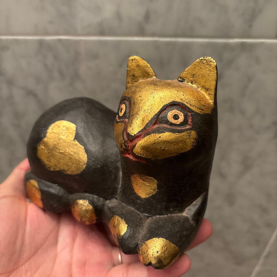 エジプトアンティーク　黄金に輝く木彫りのネコの彫刻オブジェ