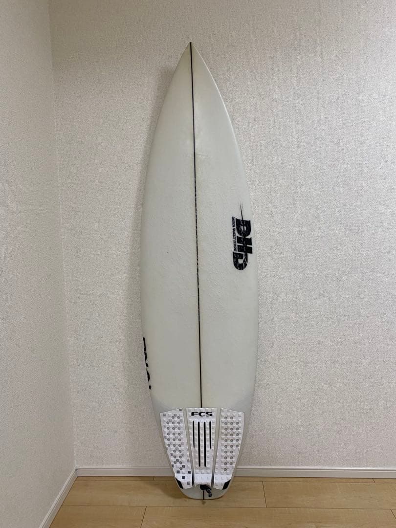 DHD DNA サーフボード 5’9 fcsハードケース　ボードバッグ付き