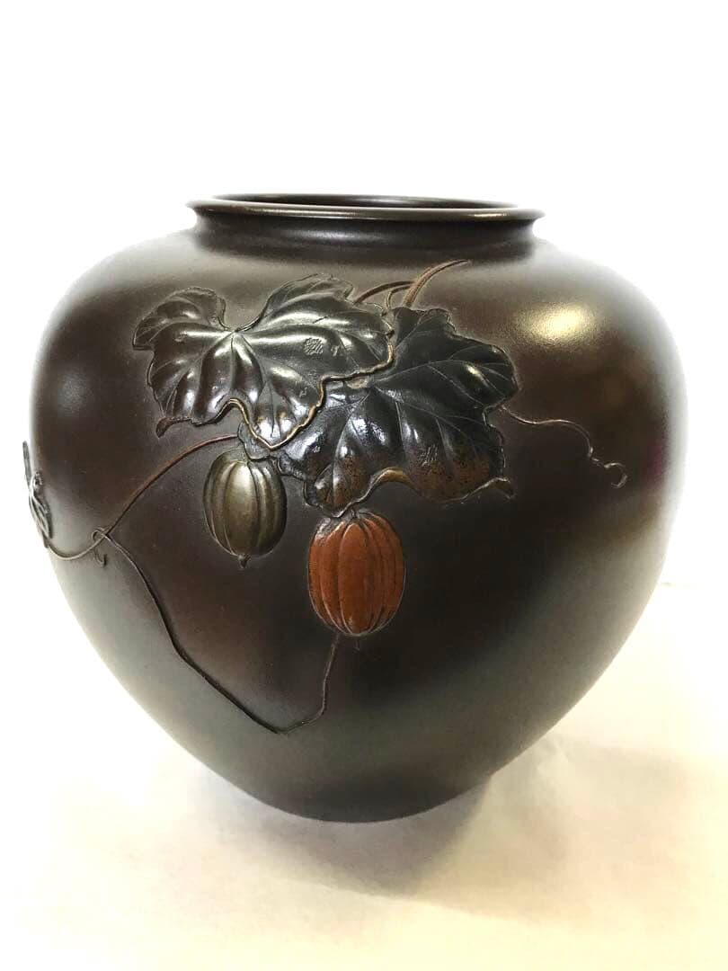 銅製:からす瓜模様丸形花器　　(一鳳 作)