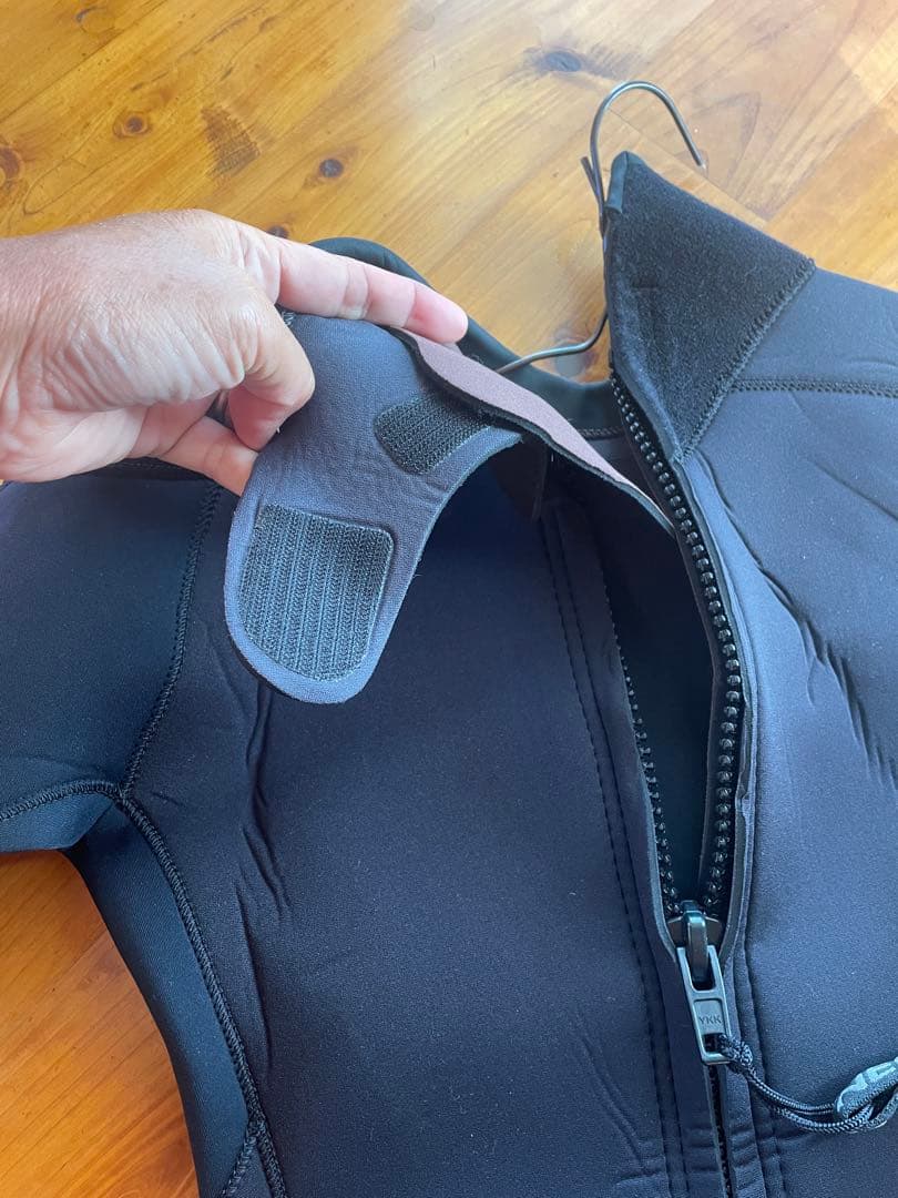 Oneill 女性用フルスーツ Mサイズ 未使用品（日本製）