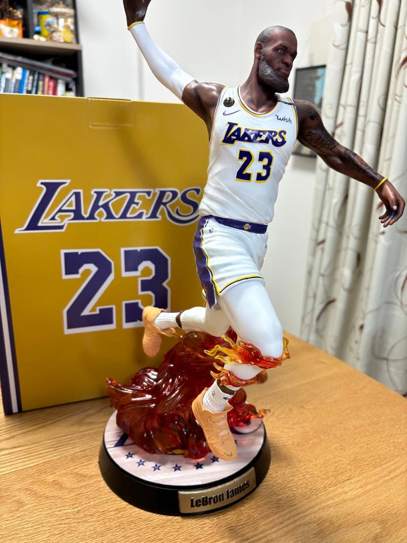 レブロン・ジェームズ　フィギュア　特大サイズ　NBA 40cm