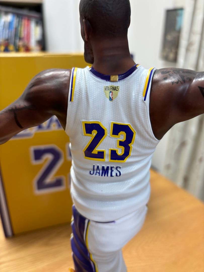 レブロン・ジェームズ　フィギュア　特大サイズ　NBA 40cm