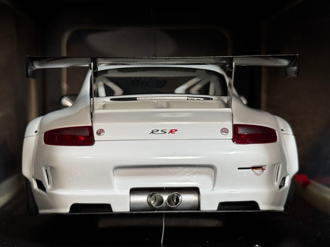 く*ん様 AUTOart 997 ポルシェ911 GT-3 RSR 1/18