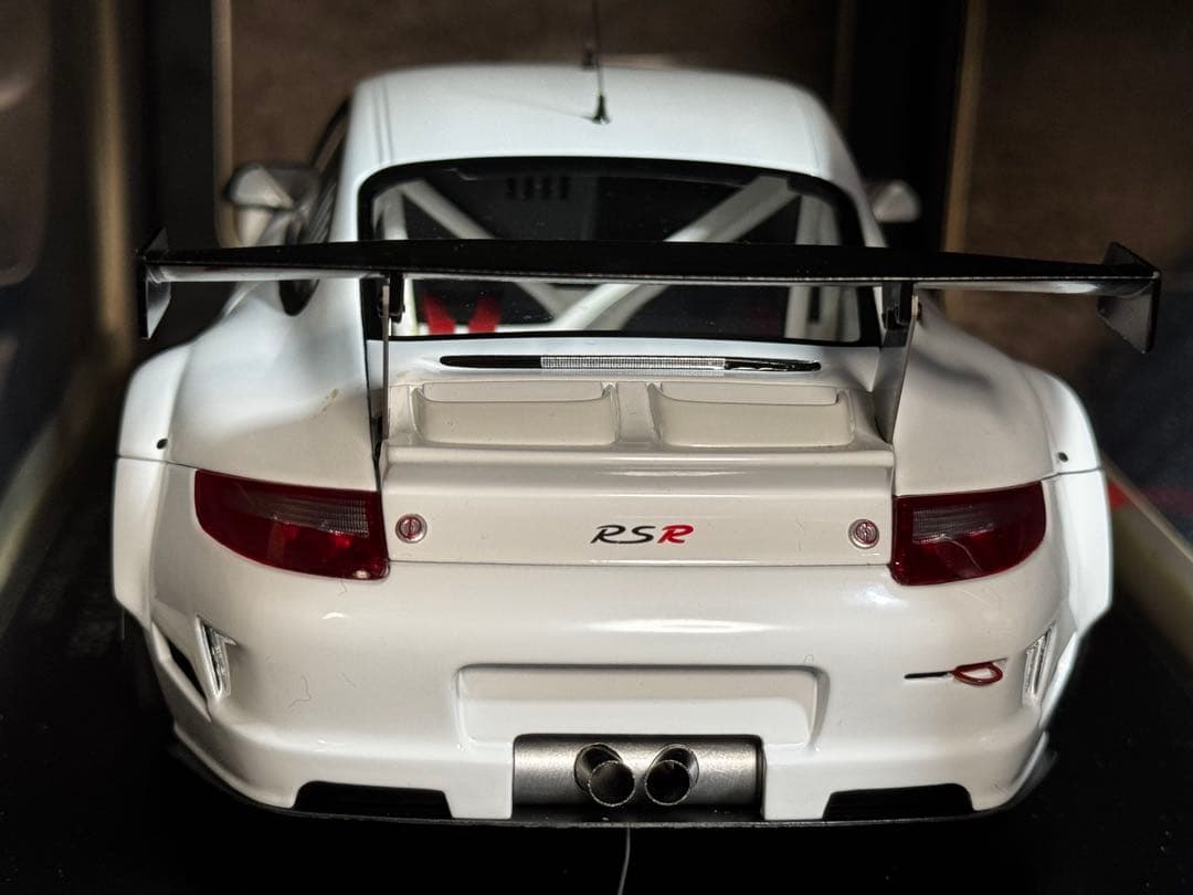 く*ん様 AUTOart 997 ポルシェ911 GT-3 RSR 1/18