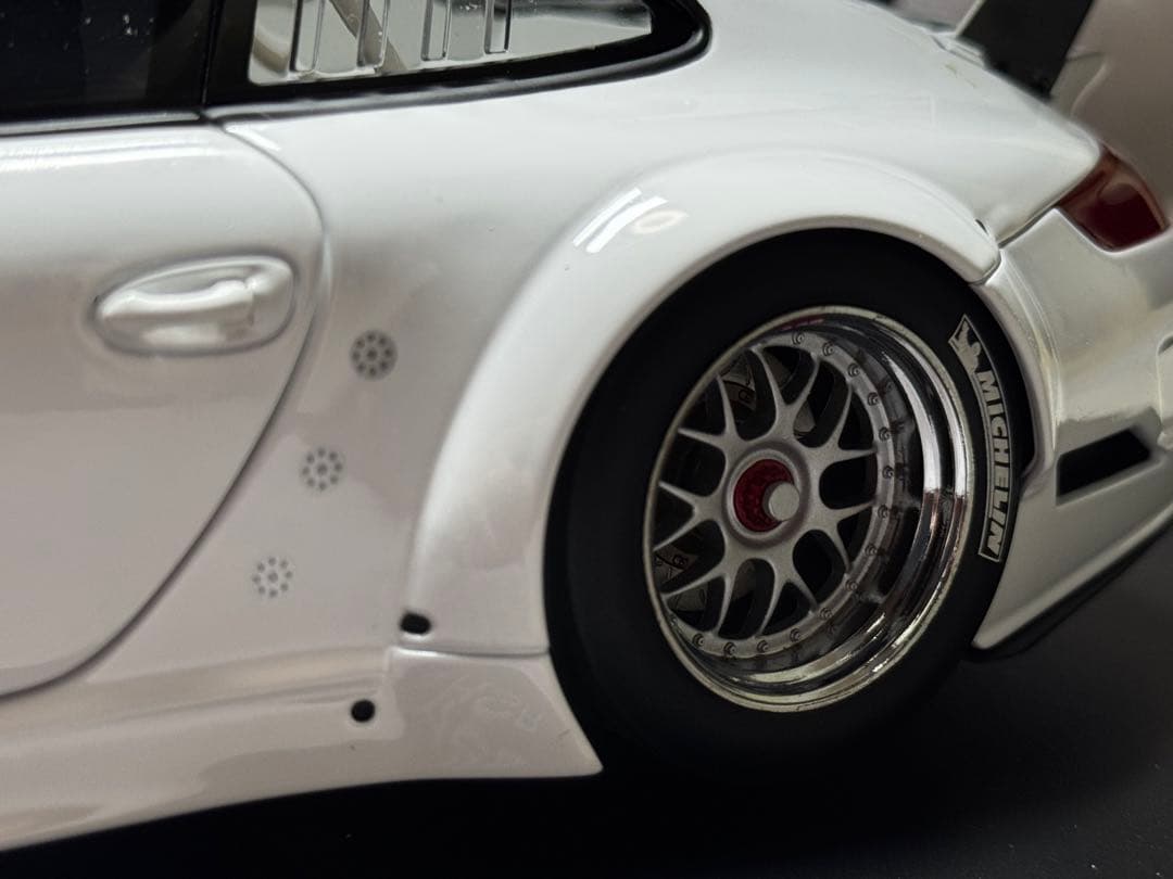 く*ん様 AUTOart 997 ポルシェ911 GT-3 RSR 1/18