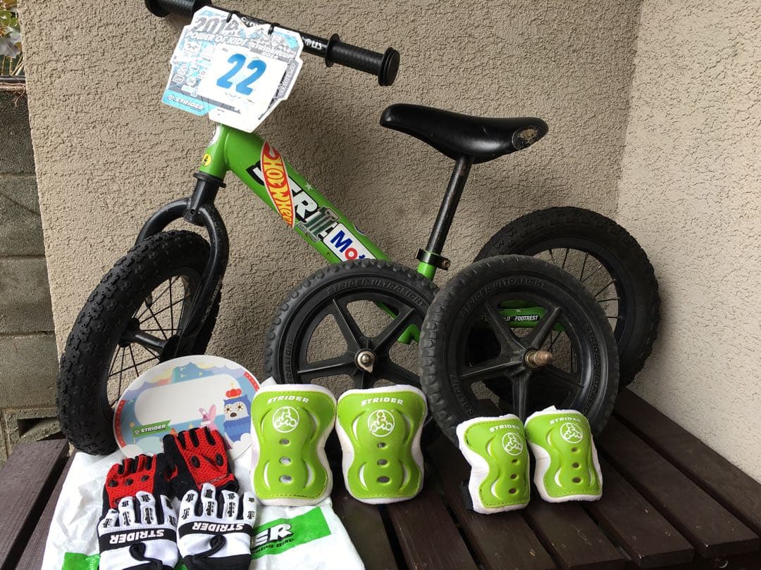 ストライダー本体、カスタムチューブタイヤ　純正タイヤ付属