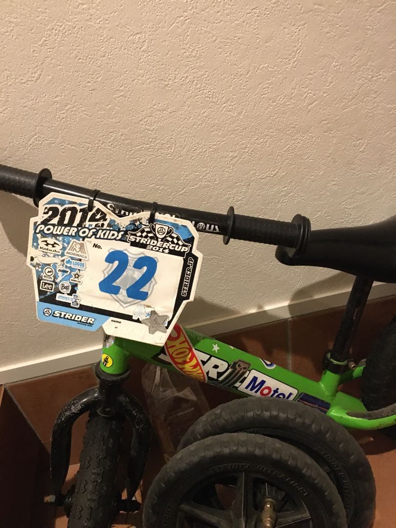 ストライダー本体、カスタムチューブタイヤ　純正タイヤ付属