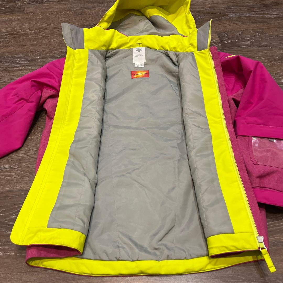 デサント　美品　　セットアップ　上下　スキーウェア　160 女の子