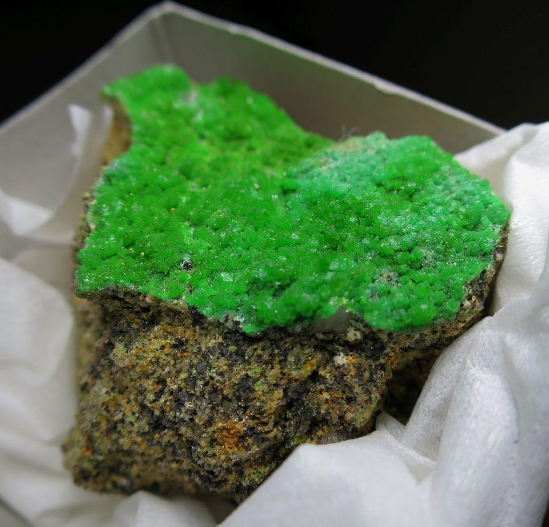 緑鉛鉱 　パイロモルファイト ドイツ産　母岩付き　 鉱物標本