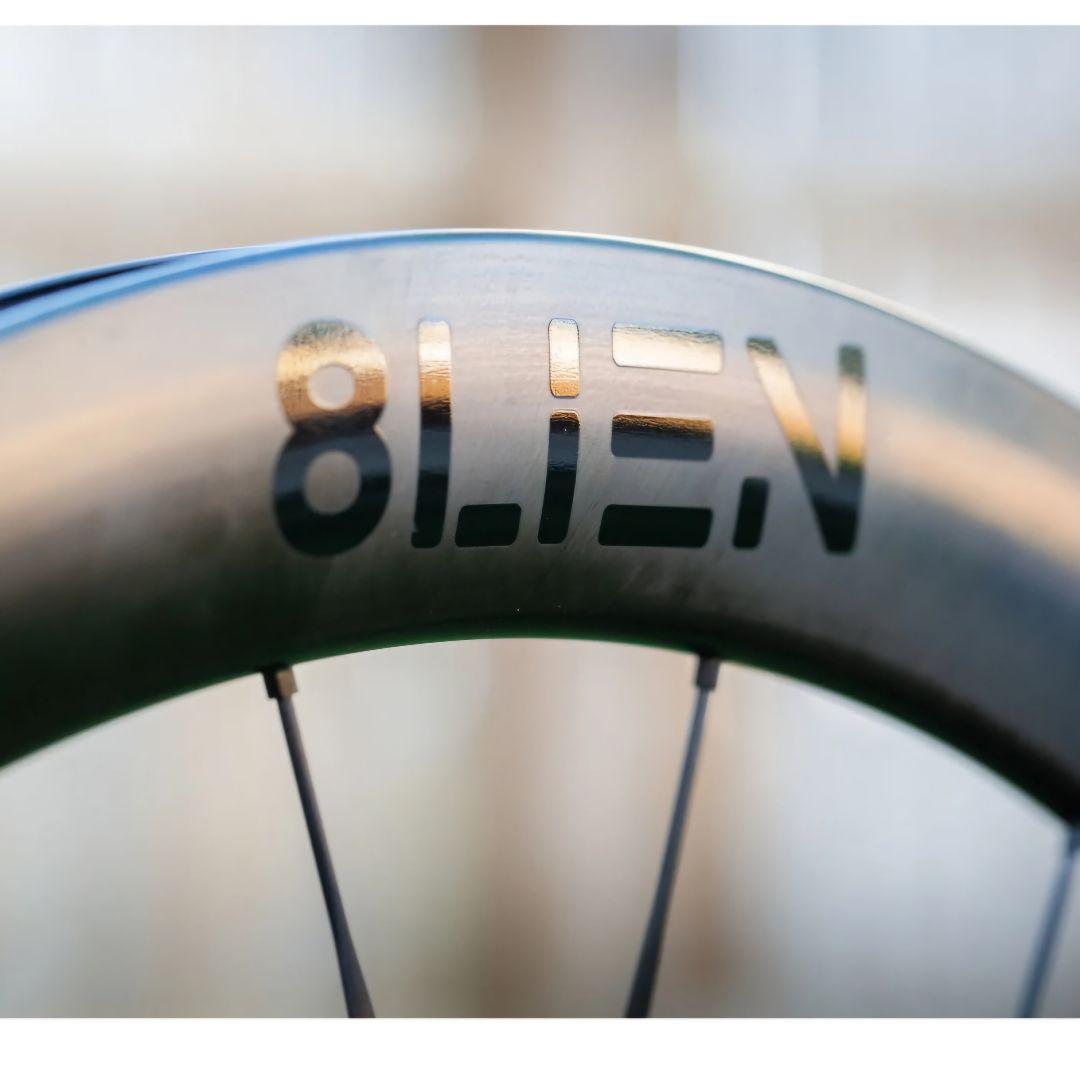【新品】8LIEN（エイリアン）L5 カーボンホイール（ブラックデカール）