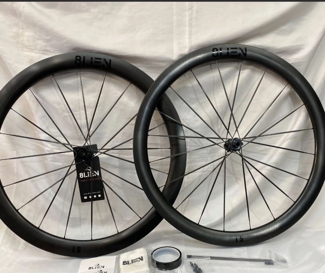 【新品】8LIEN（エイリアン）L5 カーボンホイール（ブラックデカール）