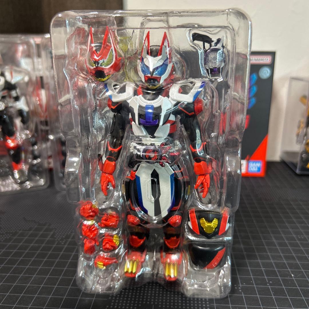 s.h.figuarts仮面ライダーギーツマグナム、ブースト、レーザーブースト等
