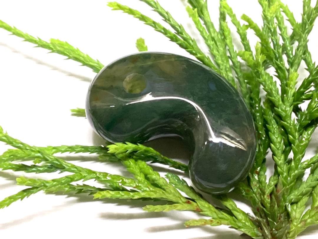 ✳絶品‼️濃厚青緑の碧玉　出雲石勾玉　最高級品　幻の透かし‼️コレクション　鑑別書付