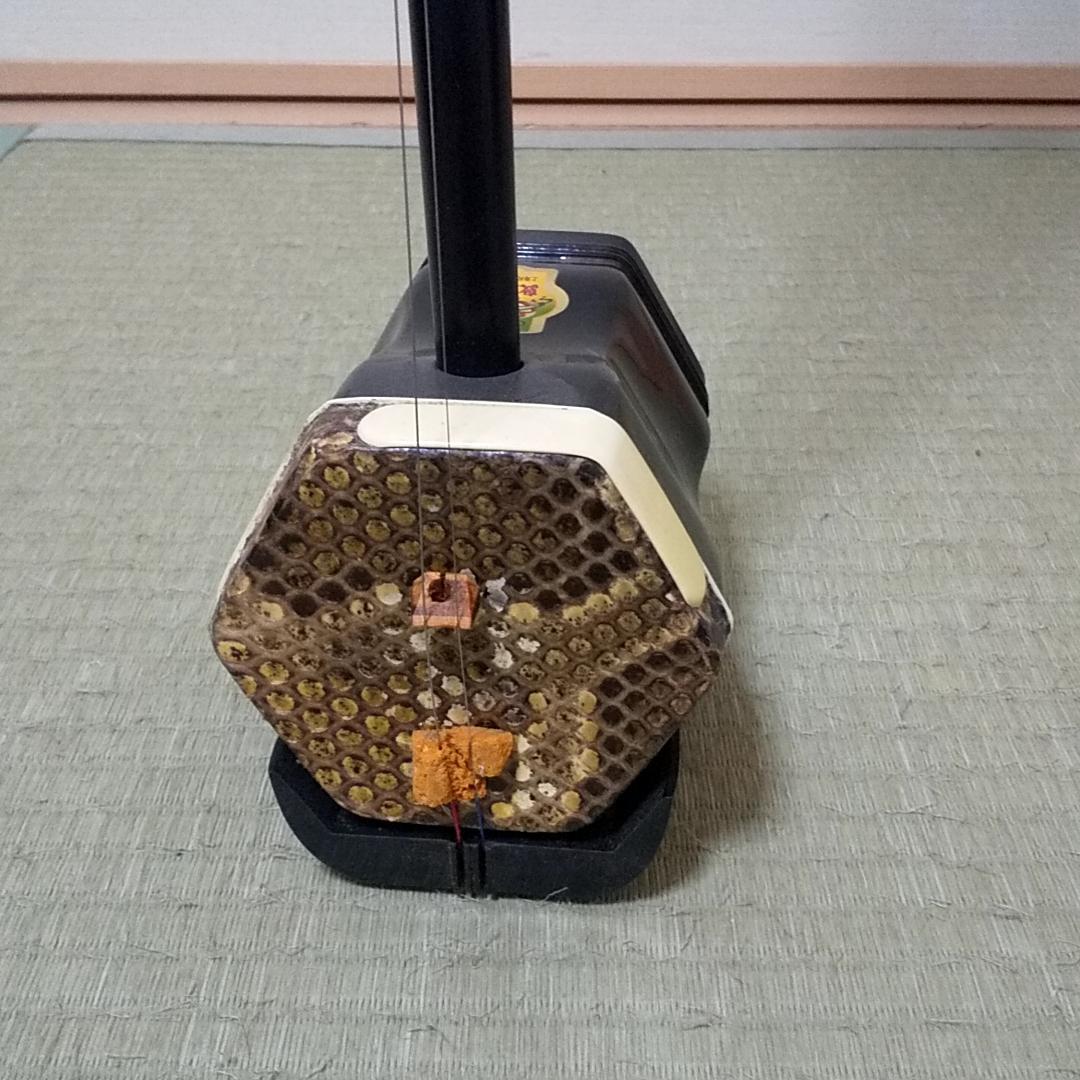 二胡 蛇皮 民族楽器 敦煌牌 上海 弓 ケース付き 弦楽器　六角筒