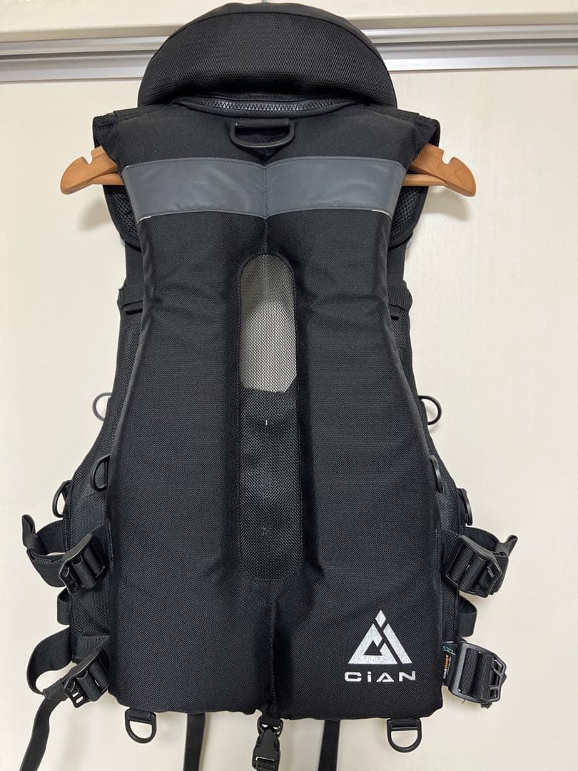 ジャッカル CIAN フィッシングベスト ブラック