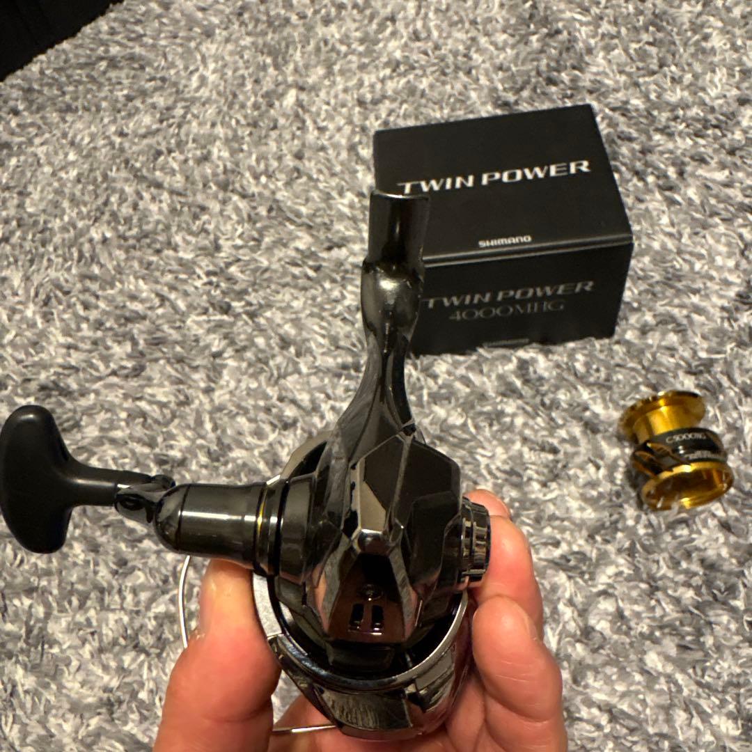 ビッキー　20TWIN POWER 4000MHG スピニングリール