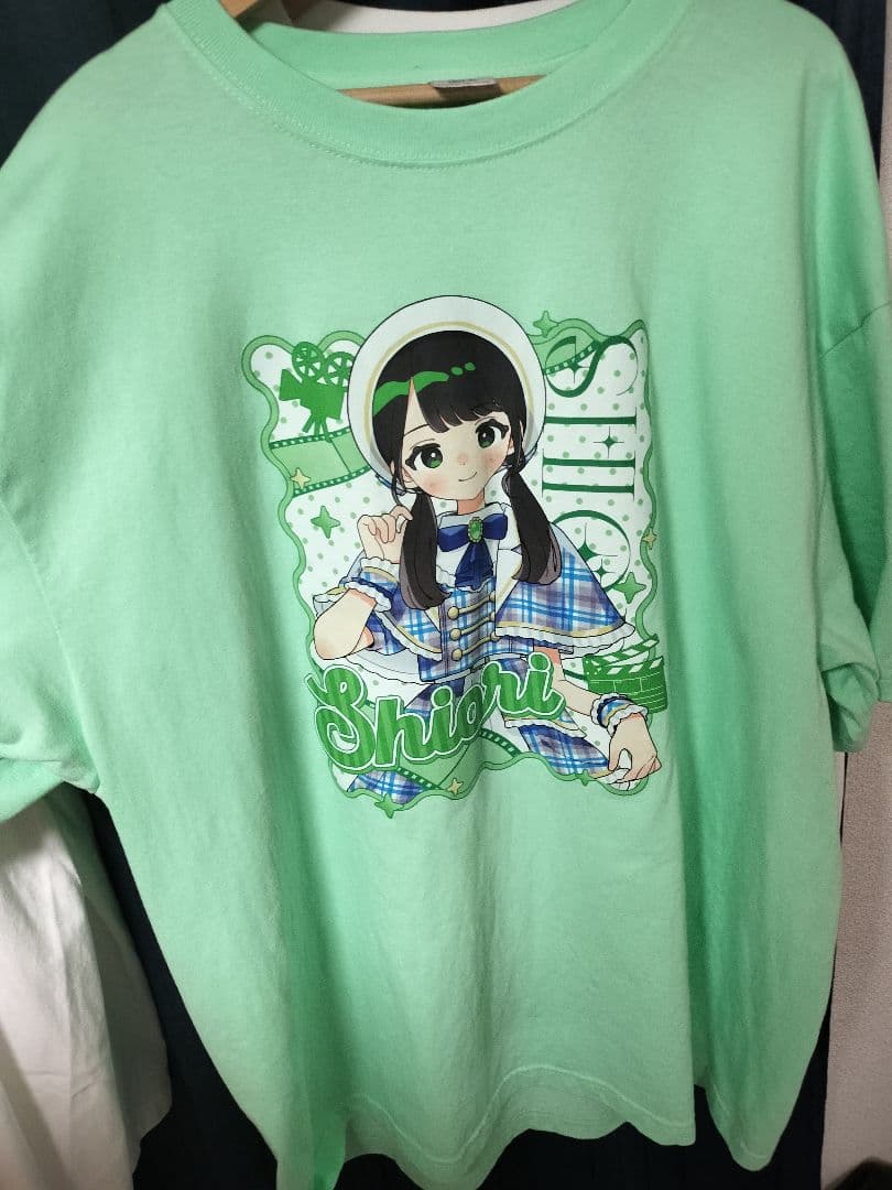 天羽しおり　Tシャツ