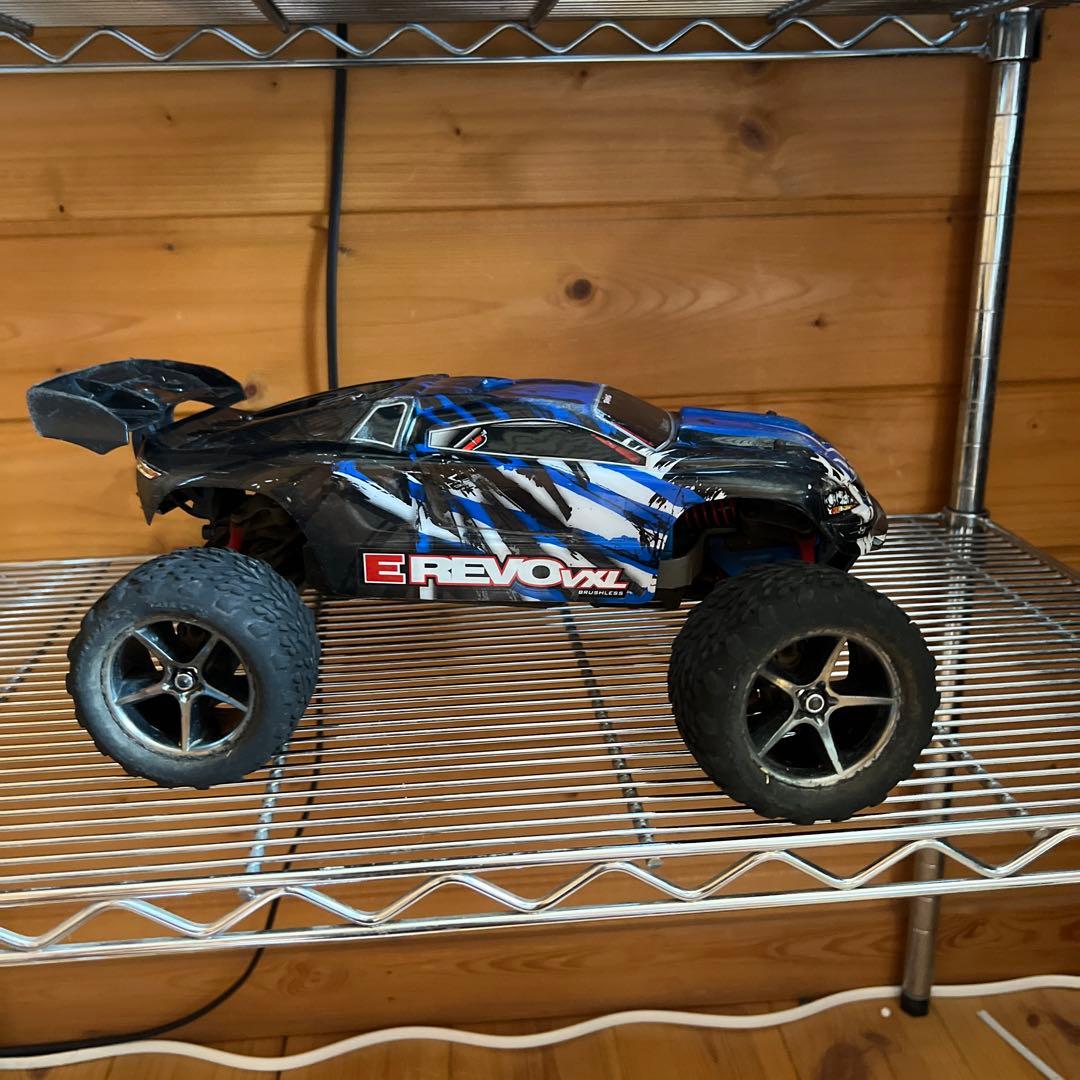トラクサス　e-revo 1/16 VXL RTR