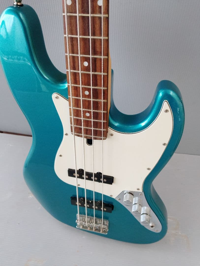 Bacchus（バッカス）のジャズベースタイプのエレキベース(あ84)