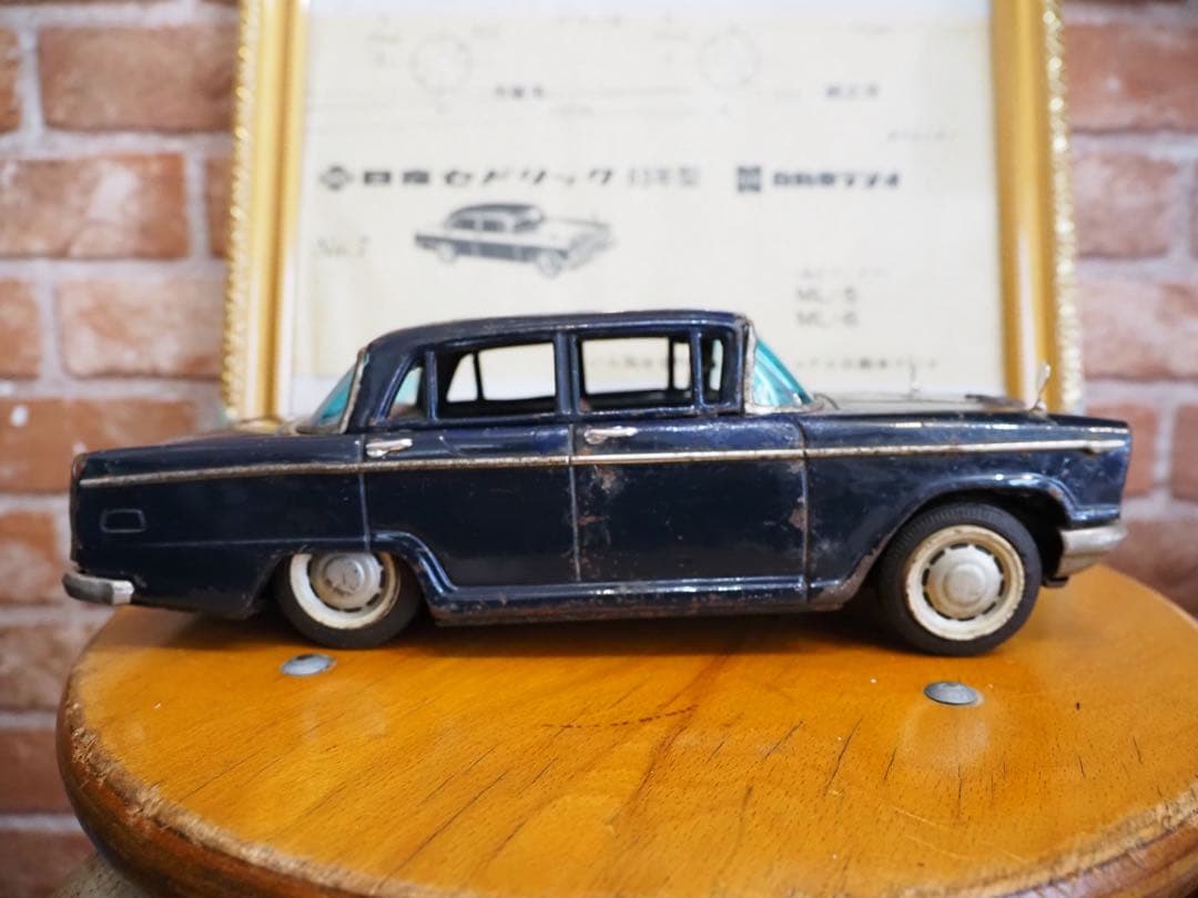 昭和レトロ　イチコー　ブリキ　日産セドリック・カスタム　縦目4灯　初期　おまけ