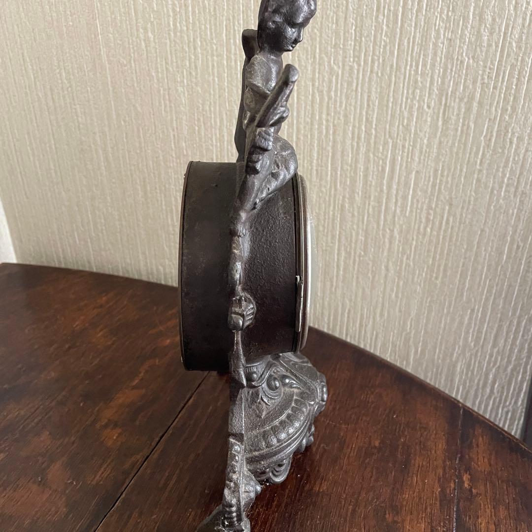 フランス製のゼンマイ式振子アンティーク置き時計