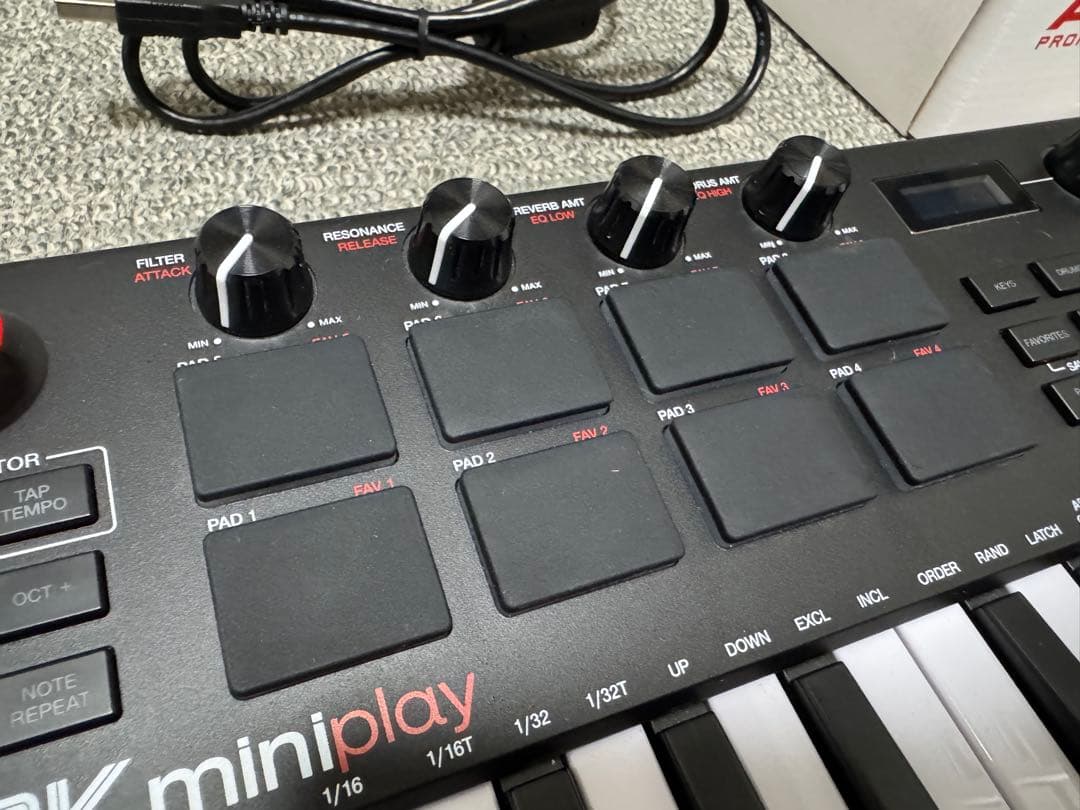 AKAI MPK mini play 25鍵 MIDIキーボード