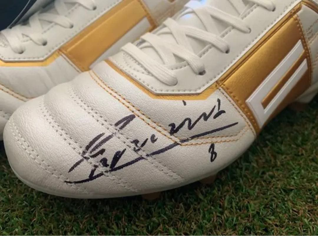 【限定品】Capitten ONE 888 イニエスタ　サイン入り　バルセロナ