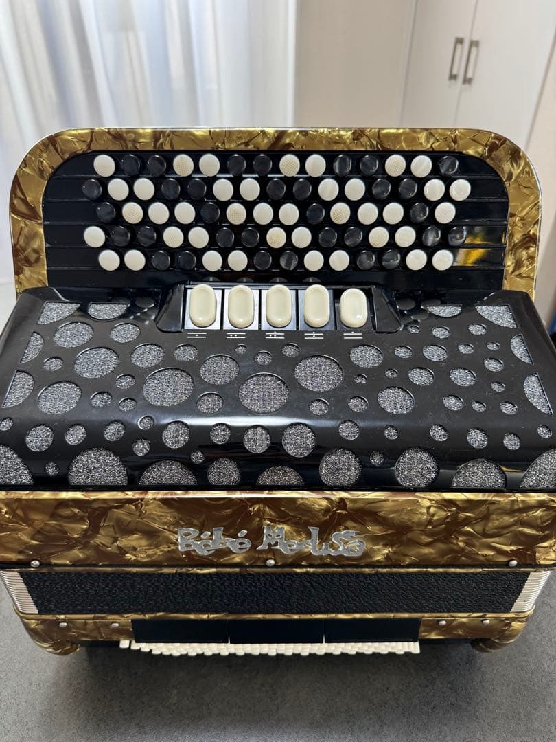 アコーディオン Bébé Medusa 中型ゴールド