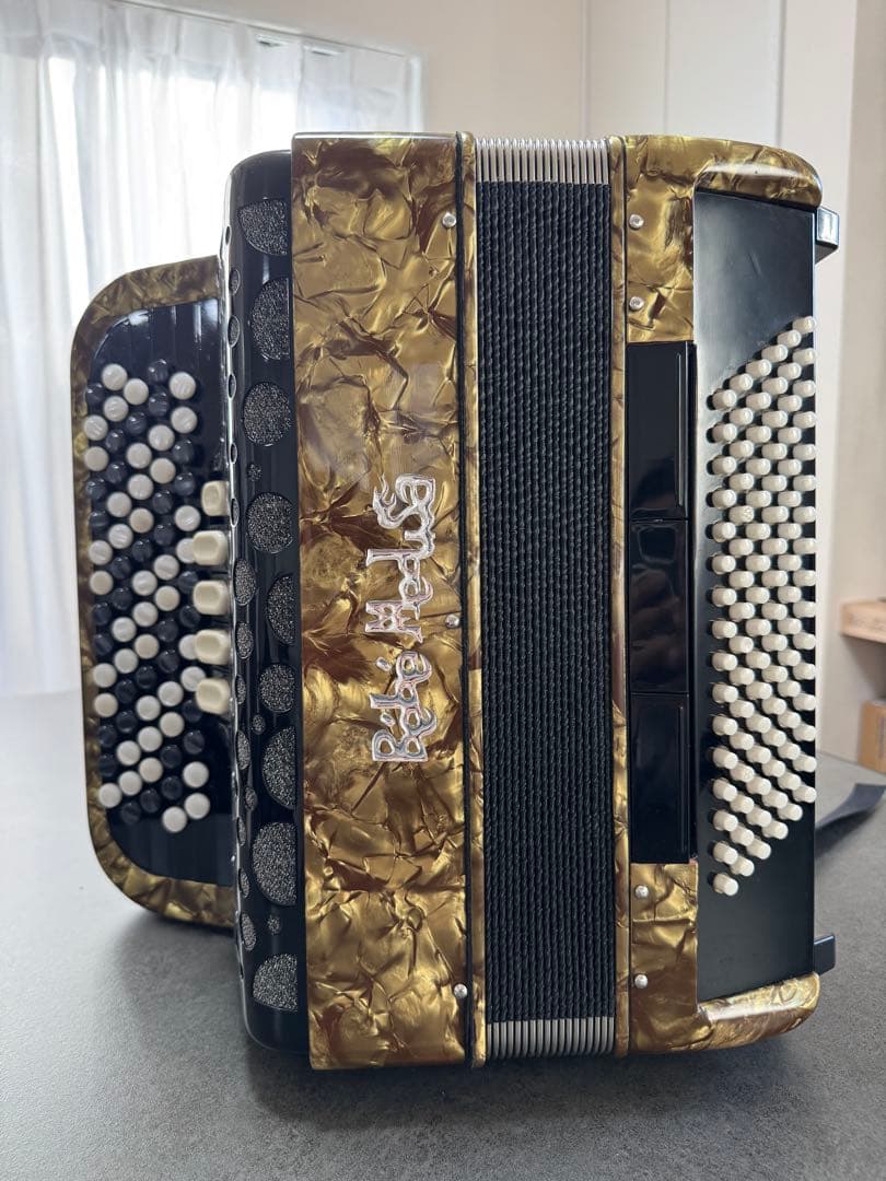 アコーディオン Bébé Medusa 中型ゴールド