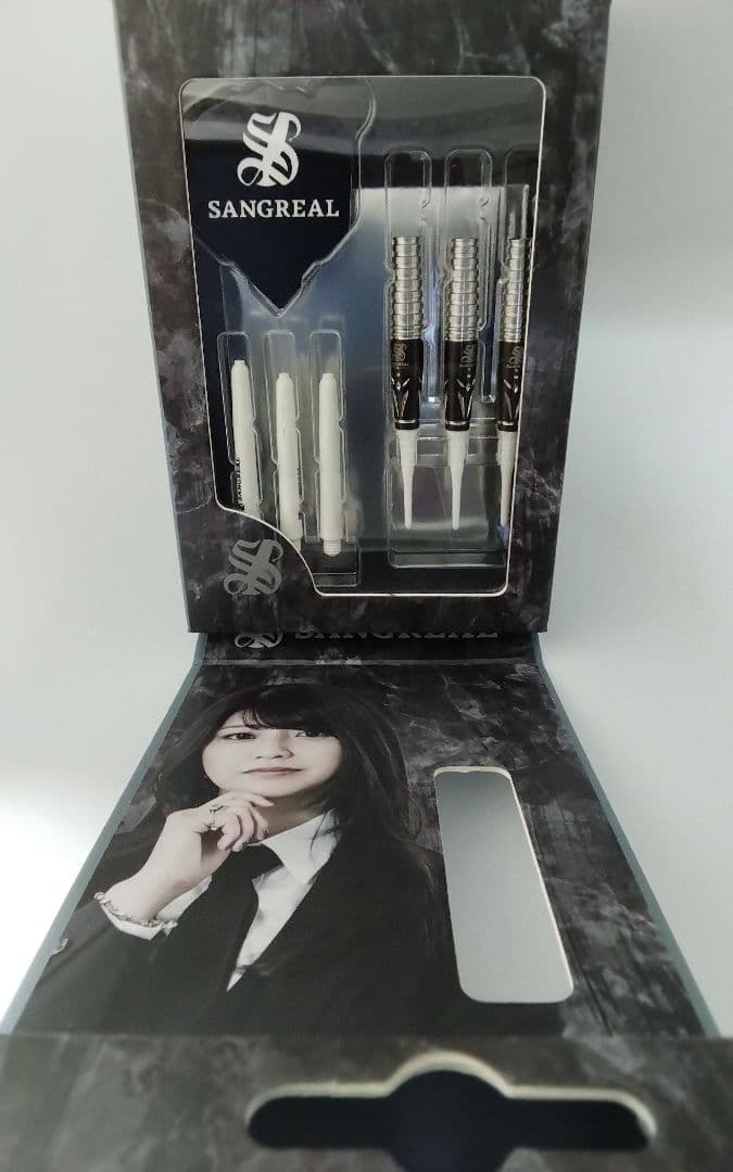 サングリアル!坂口優希恵!極美品!新品同品!付録未開封!ダーツセット