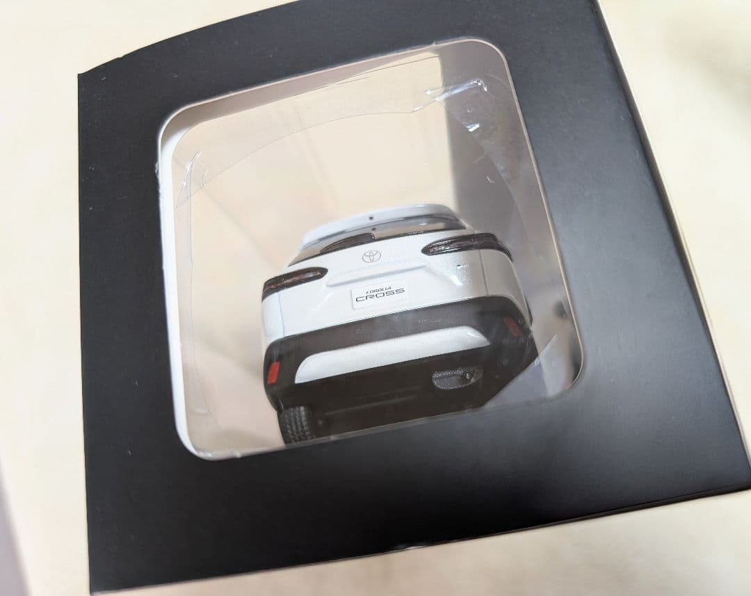 トヨタ カローラクロス ミニカー 1/30スケール