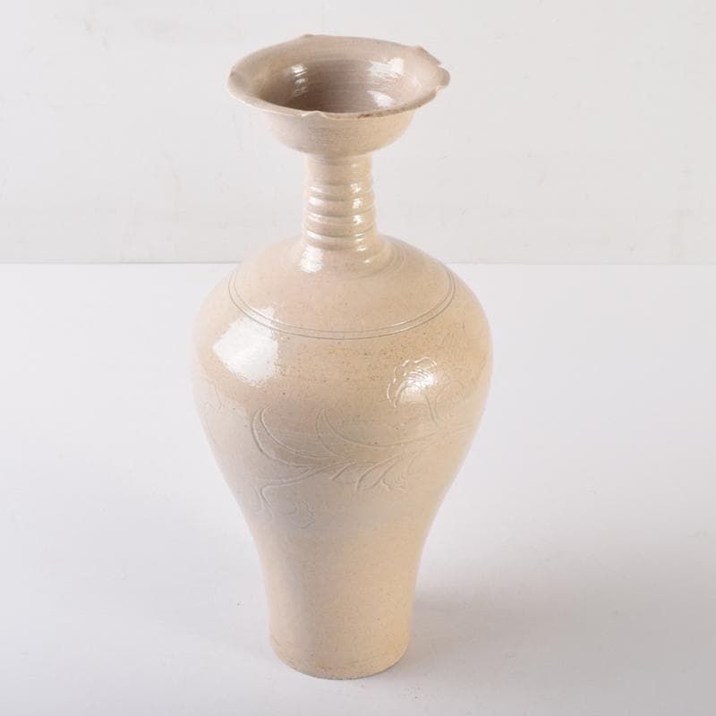 中国　徳化窯白磁　花草刻　花口瓶　C　7060A