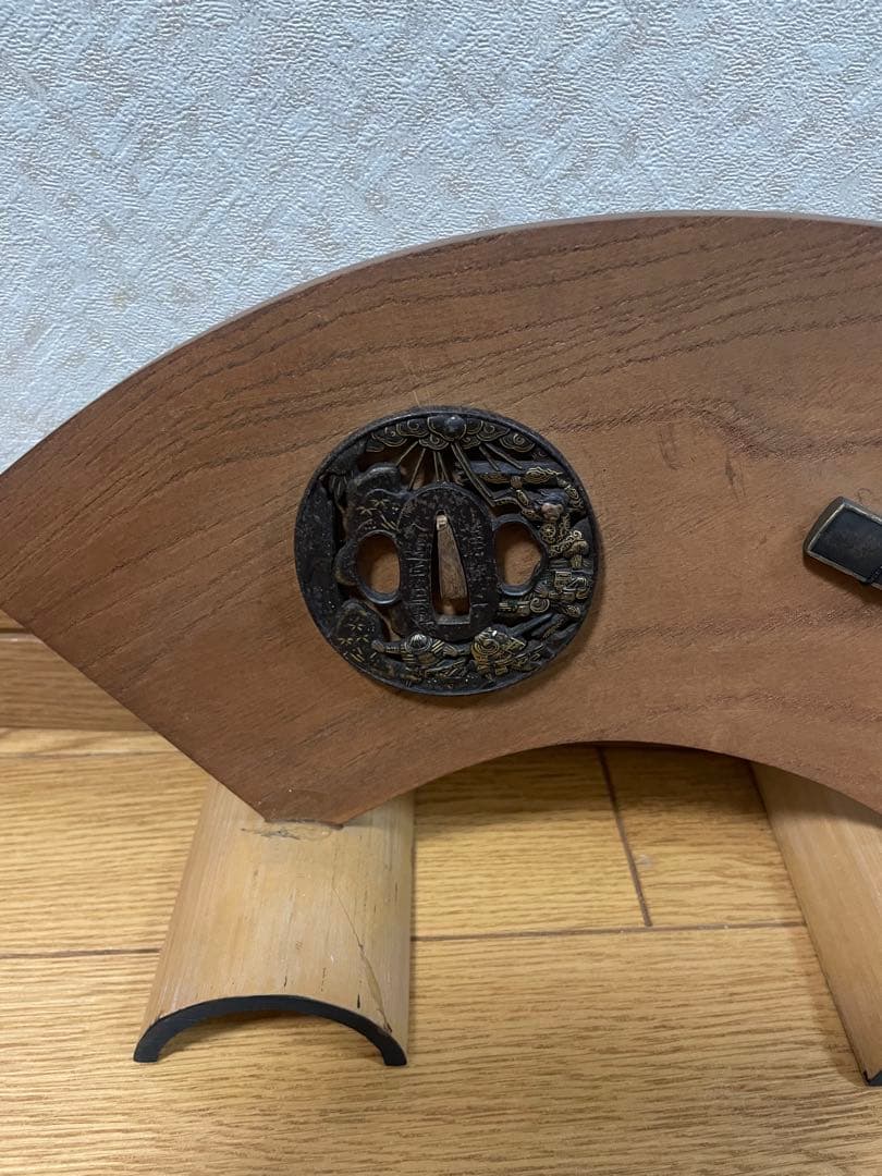 江州彦根住 藻柄子入道宗典製鍔 日本刀　刀の鍔 鉄製 刀装具 武者　透かし